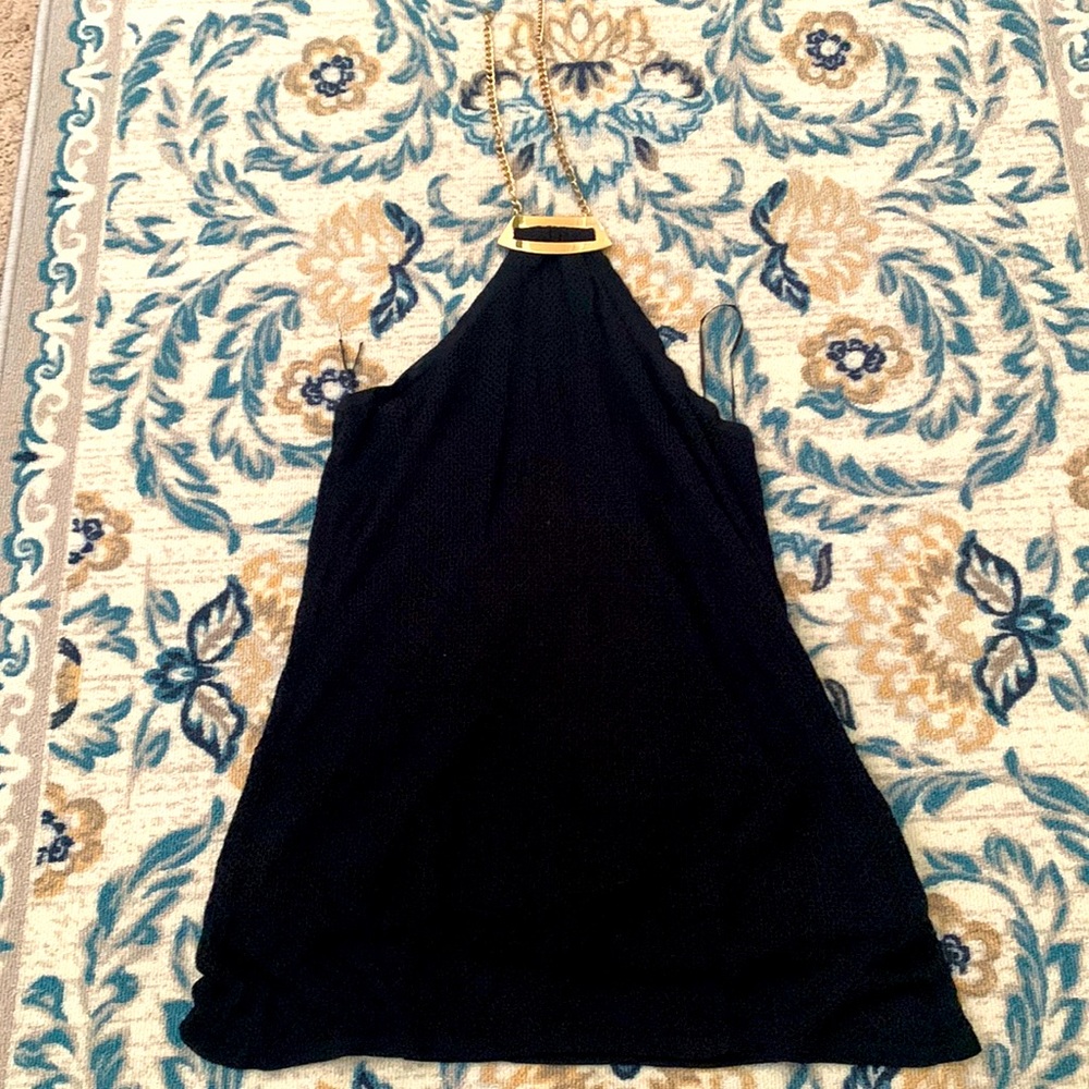 Cache large top with Gold Chain neck